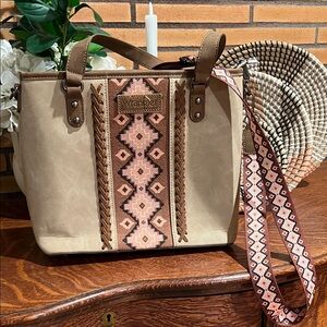 Wrangler Beige and Brown Tote Bag with concealed carry option. Brand new